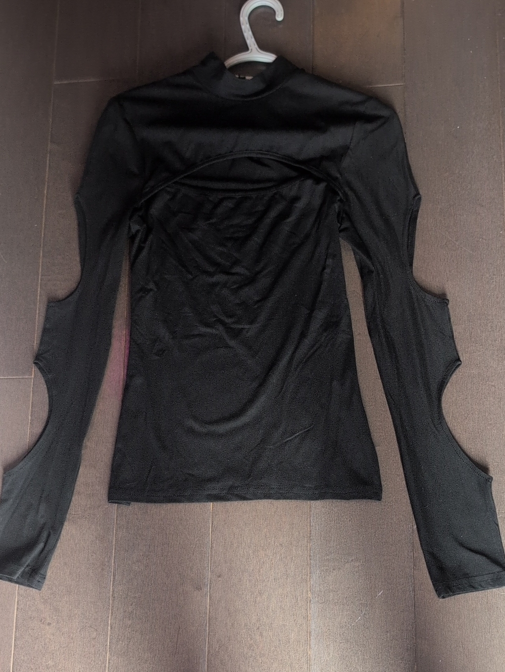 Black Cutout Long-Sleeve Top - Women